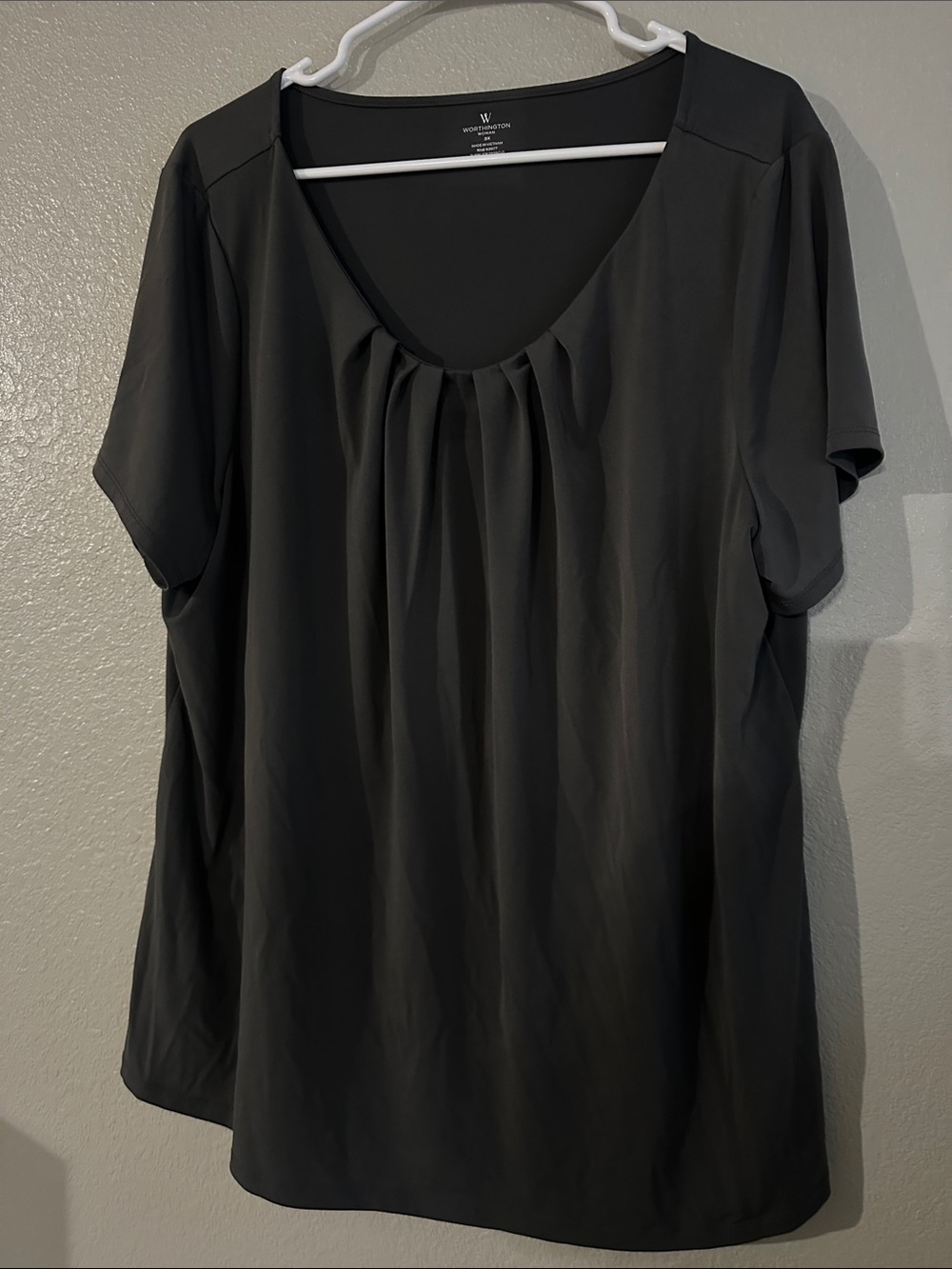 Worthington Black Short-Sleeve Scoop Neck Pleated Top